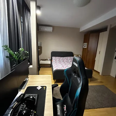 Stylish In Aerodrom, 4 Guests * Скопье